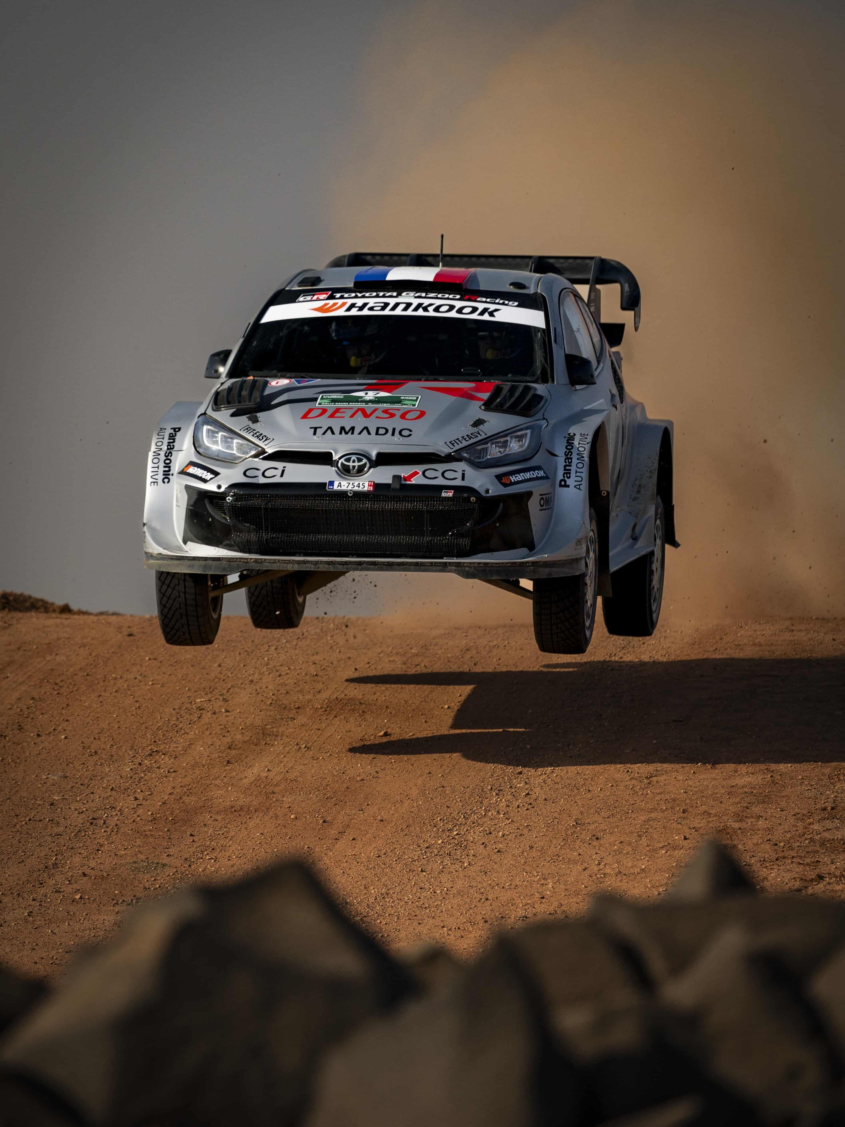 تیمی پێشبڕکێی تۆیۆتا گازوو نازناوی پاڵەوانێتی جیهان بەدەست دەهێنێت و ئۆجیێ نۆیەمین نازناوی جیهانی خۆی لەگەڵ تیمەکەی بەدەست دەهێنێت