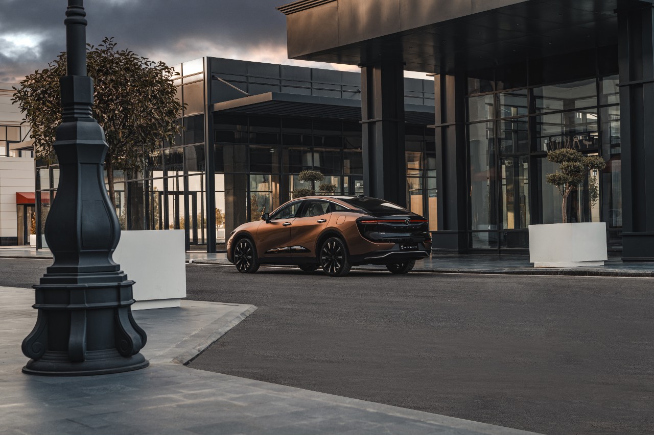 Exterior 3
